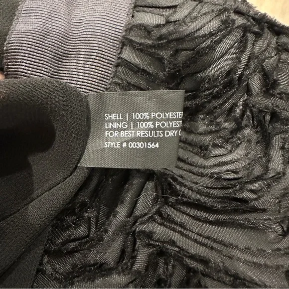 {preloved} Club Monaco Black Textured Mini Skirt - Picture 4 of 4